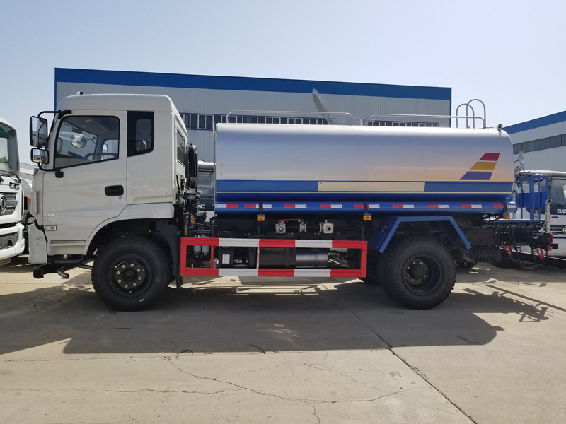 東風神宇15噸灑水(shuǐ)車(chē)