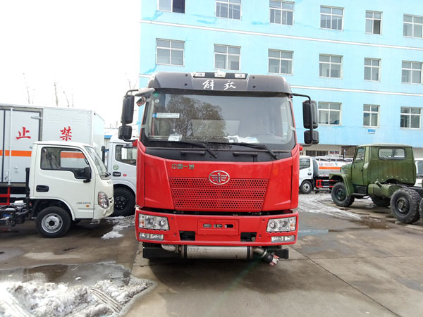 解放6.2米（10.4噸）氣體(tǐ)廂式車(chē)
