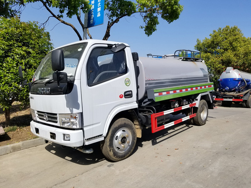 東風标準化5噸灑水(shuǐ)車(chē)