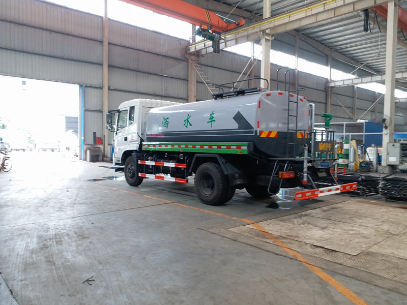 東風14噸D9灑水(shuǐ)車(chē)