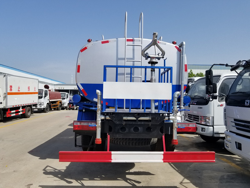 東風神宇15噸灑水(shuǐ)車(chē)