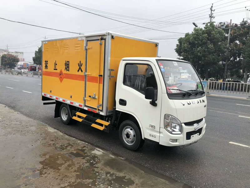 躍進3米3(藍(lán)牌)爆破器(qì)材車(chē)
