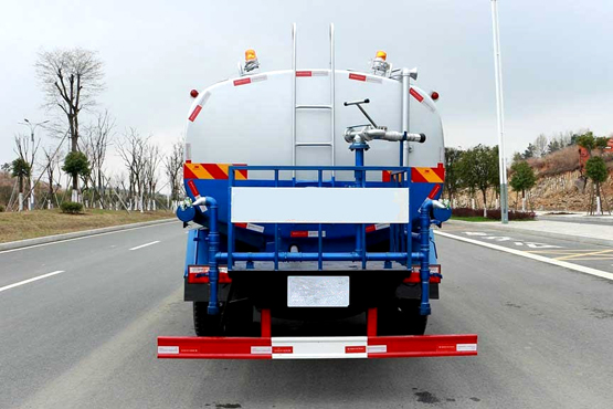 東風12方D9灑水(shuǐ)車(chē)