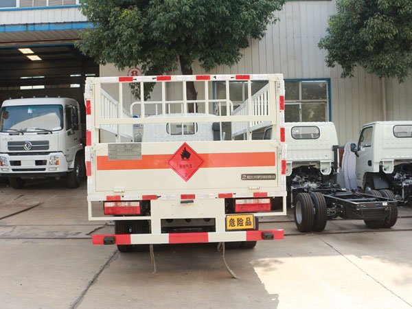 多(duō)利卡4.1米（4噸）氣瓶車(chē)