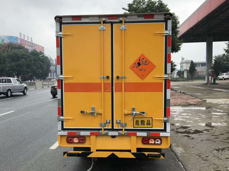 躍進3米3(藍(lán)牌)爆破器(qì)材車(chē)