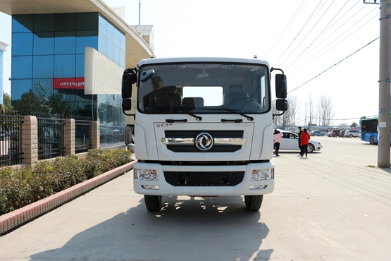 東風12方D9灑水(shuǐ)車(chē)