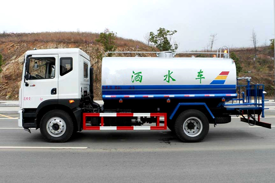 東風12方D9灑水(shuǐ)車(chē)