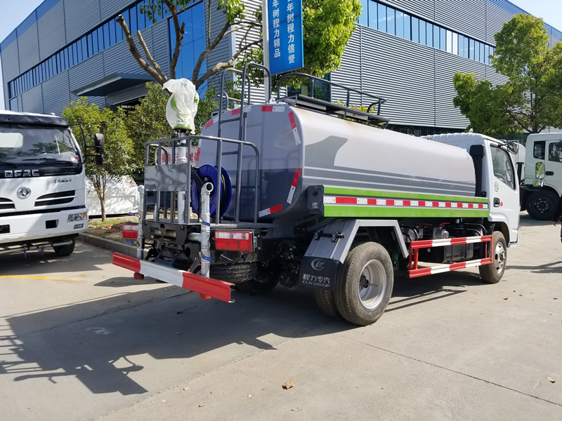 東風标準化5噸灑水(shuǐ)車(chē)
