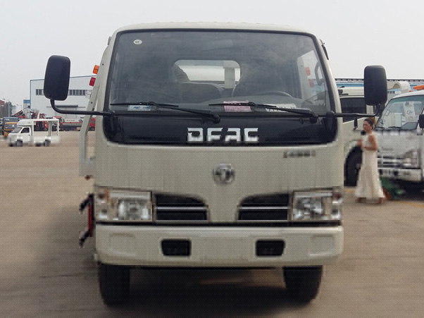 東風小(xiǎo)多(duō)利卡一拖一清障車(chē)