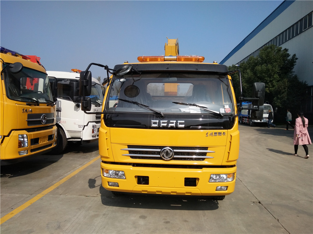 東風多(duō)利卡平闆帶吊清障車(chē)