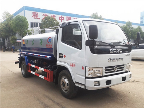 東風多(duō)利卡D6灑水(shuǐ)車(chē)_3-6噸灑水(shuǐ)車(chē)