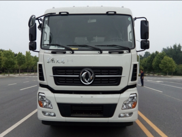東風天龍12水(shuǐ)/10塵洗掃車(chē)