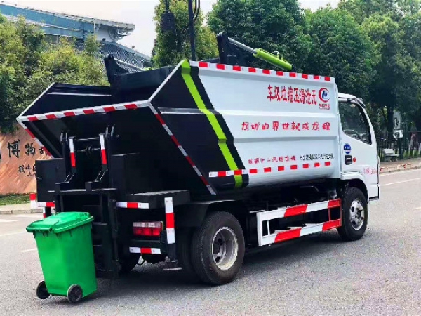 	東風小(xiǎo)多(duō)利卡國六藍(lán)牌無洩漏自裝卸（挂桶）式垃圾車(chē)